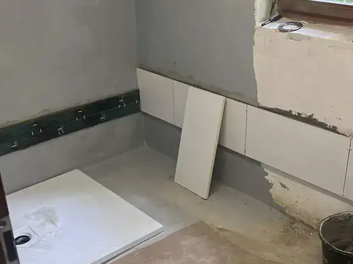 Vanička a první řada obkladu — Turnovsko · chalupa
